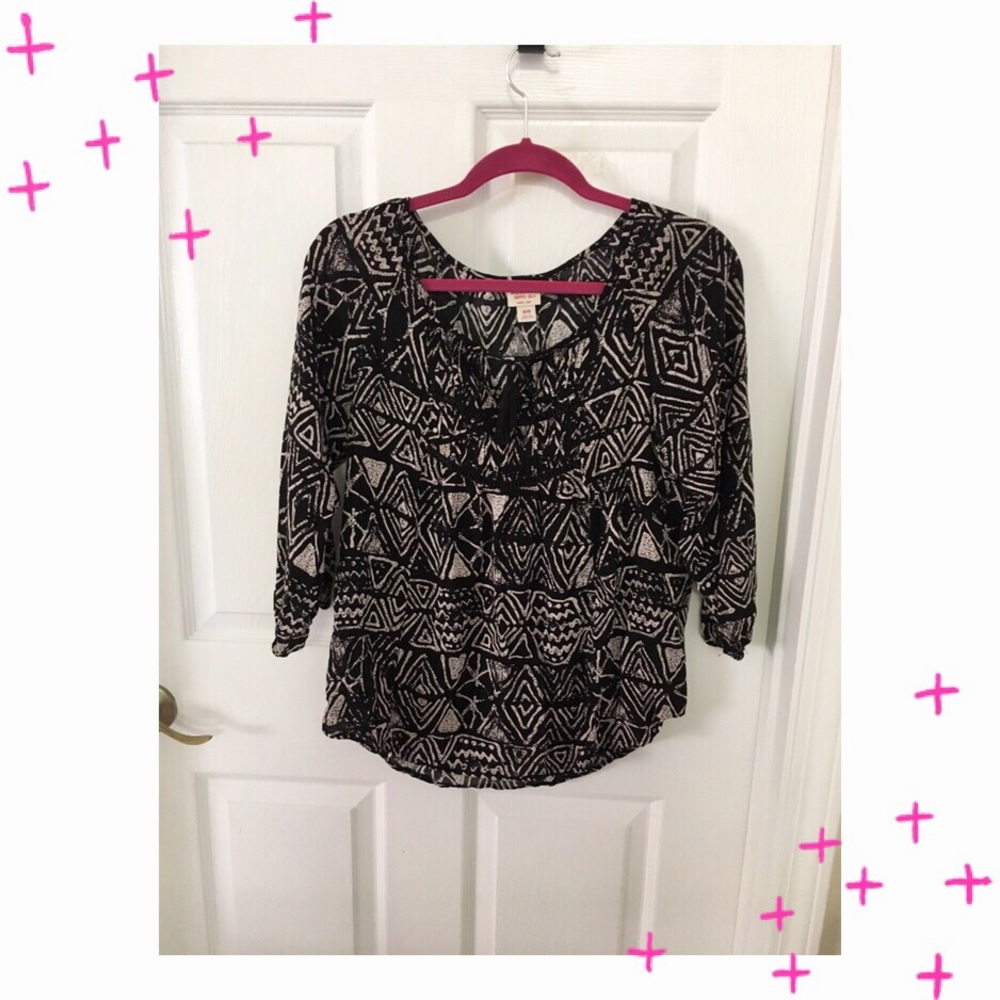 Mossimo top. Black and light pink.